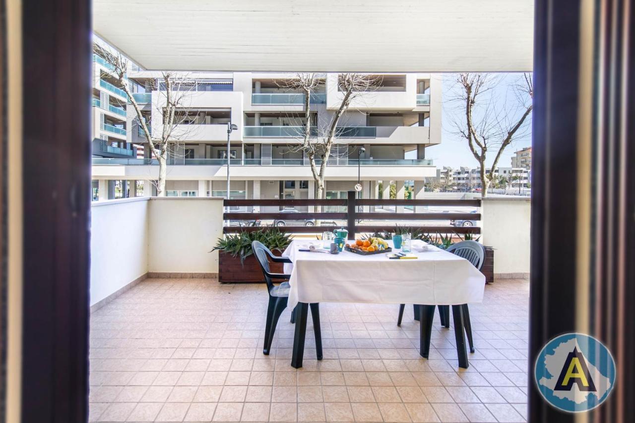 Luminoso A Due Passi Dal Mare 51A Apartment Montesilvano Bagian luar foto